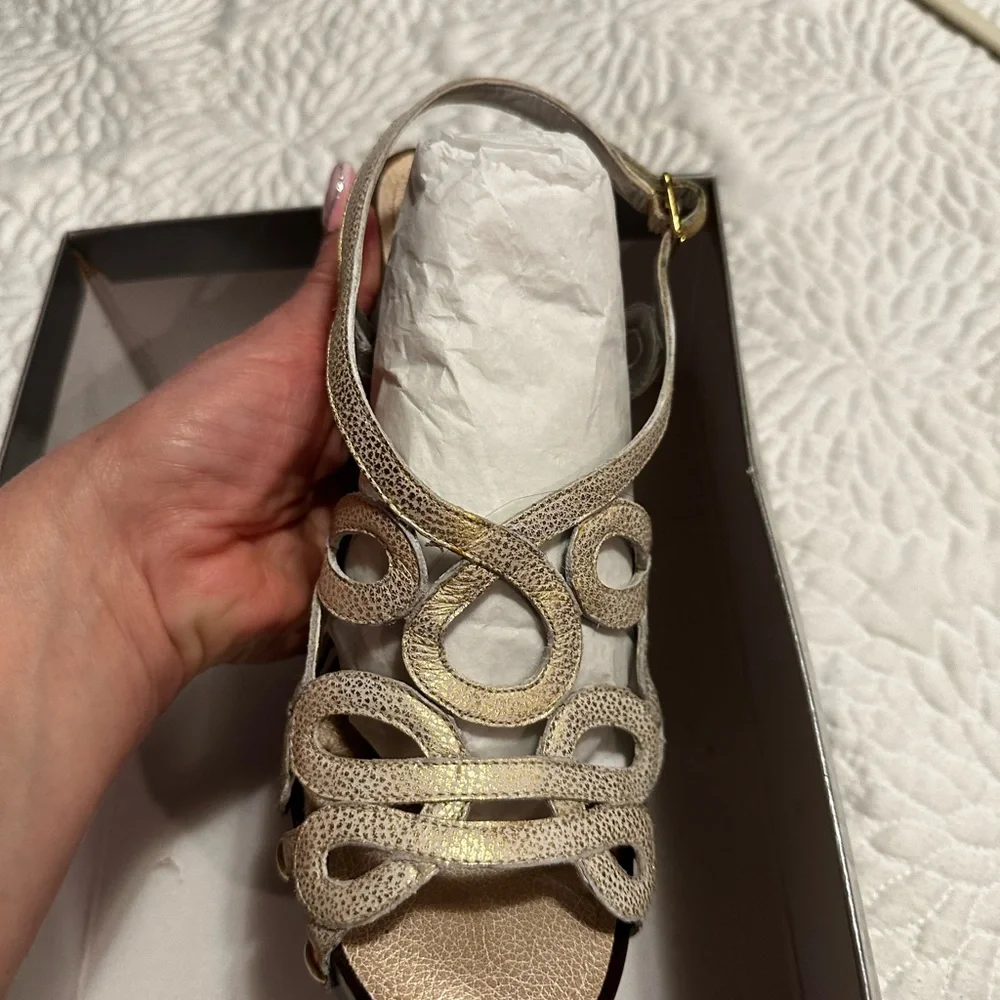 Sandals - Picture 4 of 4
